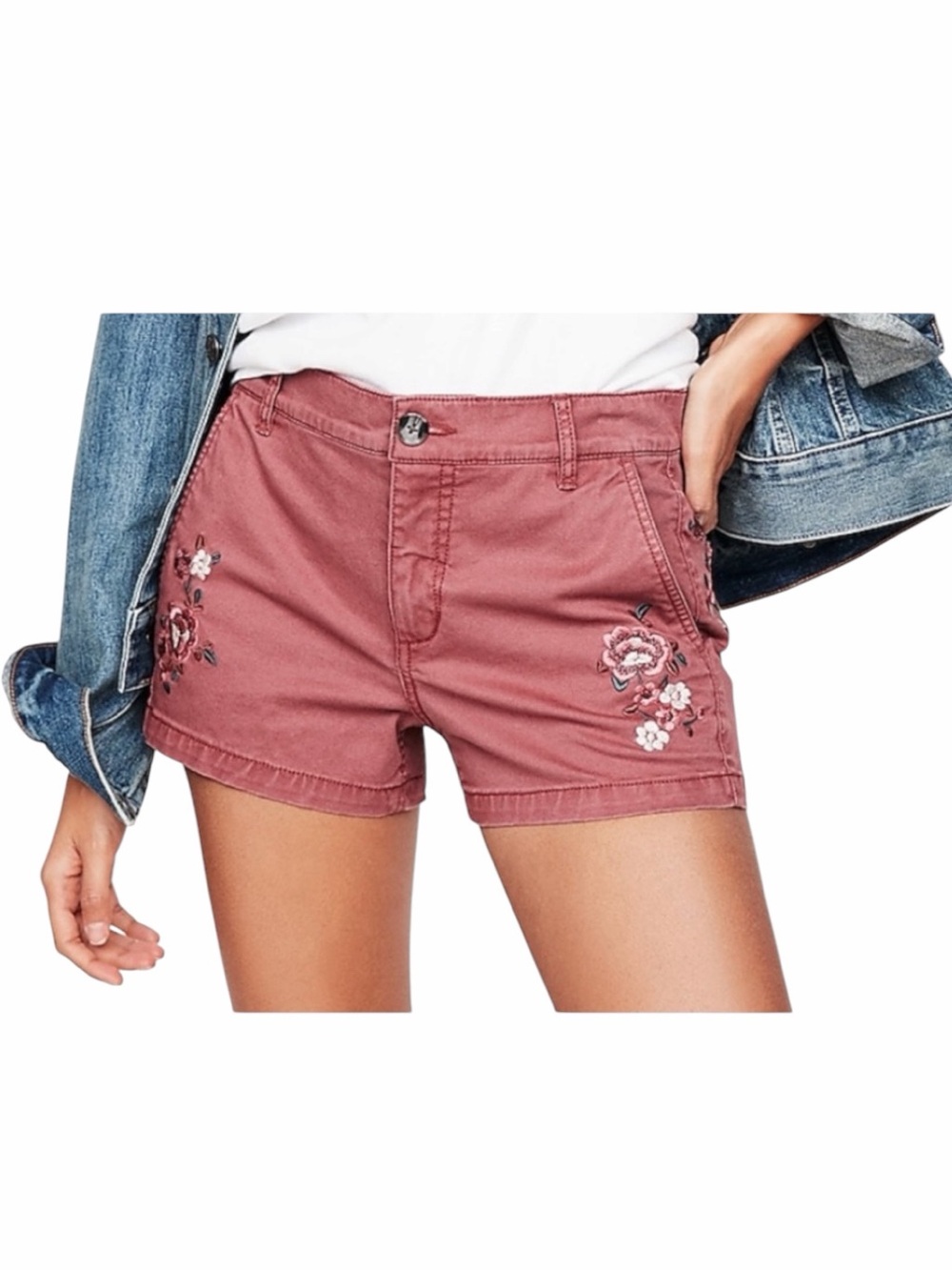 Express Shortie Mid Rise Floral Embroidered Twill Shorts in Dusty Rose. Size 2.